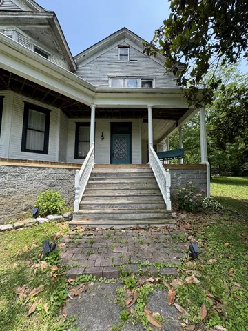 $229,900 | 403 Vine Street South, Wartrace, TN 37183