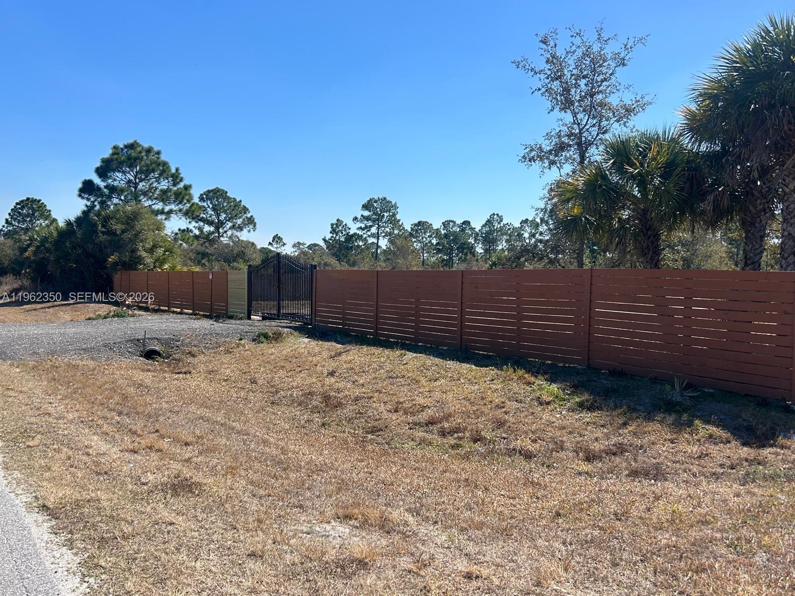 648 Hunting Club Avenue Clewiston, FL 33440 - Photo 16 of 22 a view of a backyard
