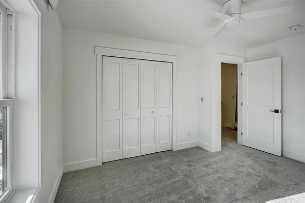 en empty room with windows and closet