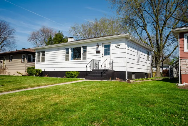 $315,000 | 707 North Ernest Street, Griffith, IN 46319