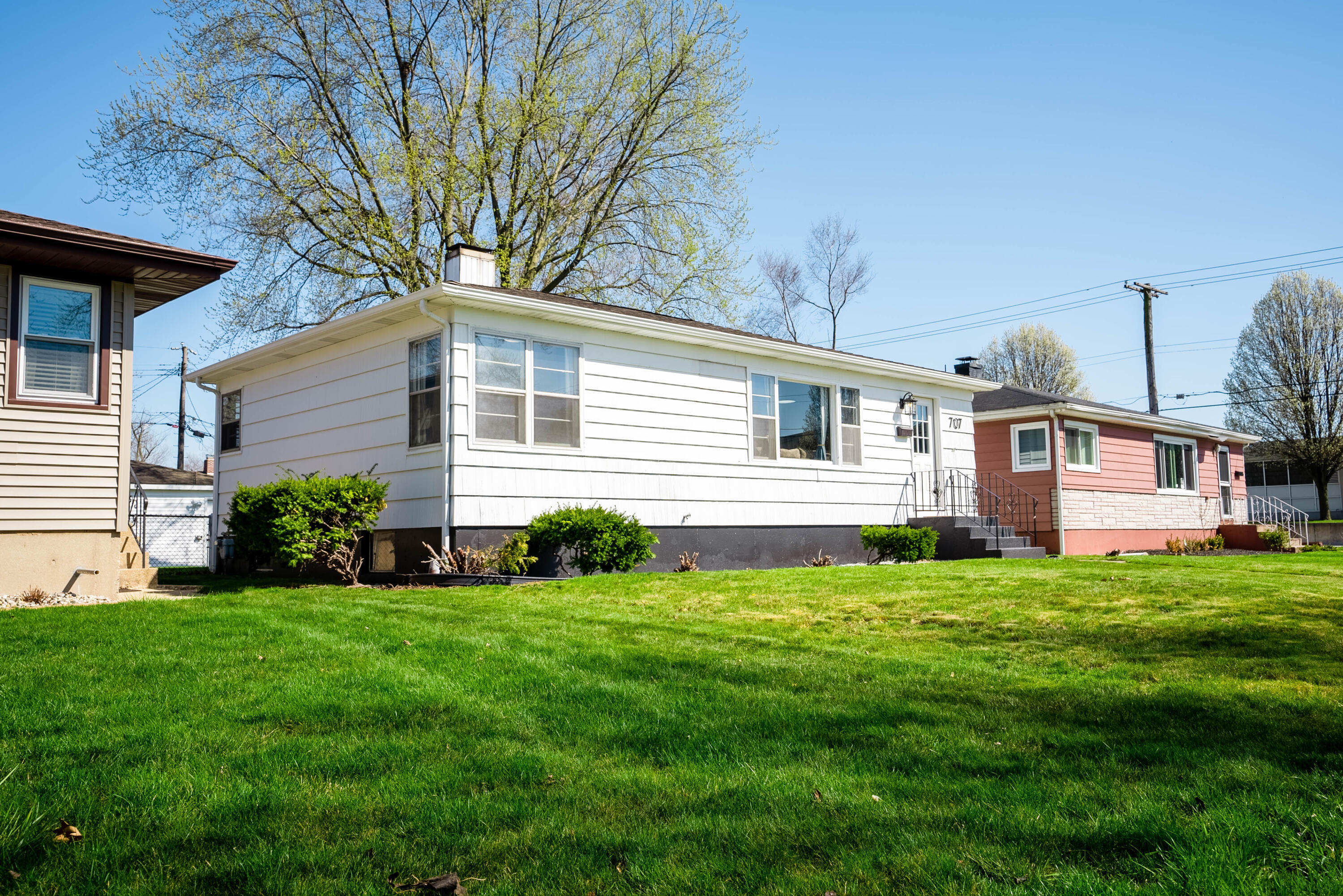 707 North Ernest Street Griffith, IN 46319 - Photo 2 of 34 3000x2003