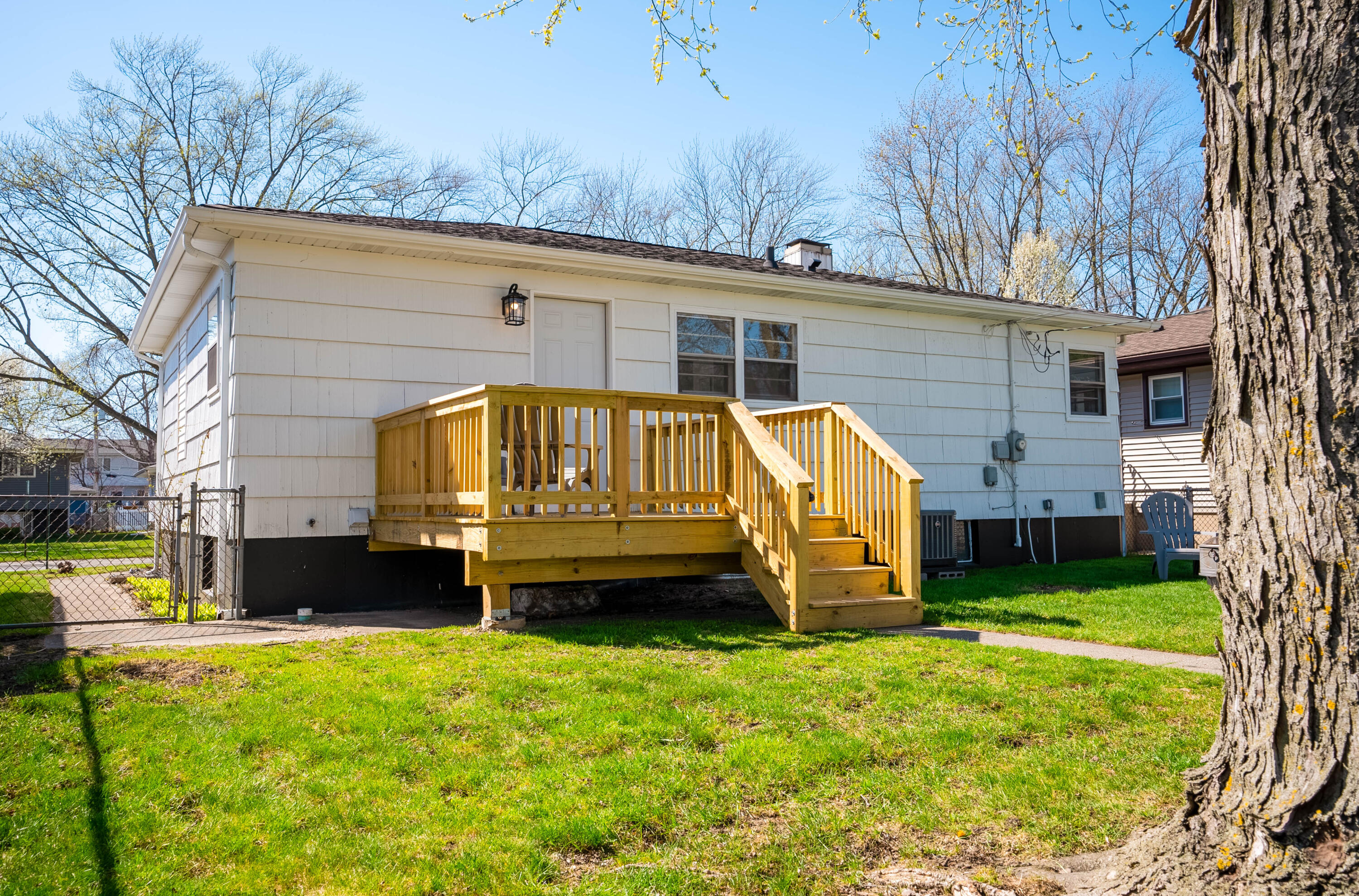 707 North Ernest Street Griffith, IN 46319 - Photo 4 of 34 3000x1979