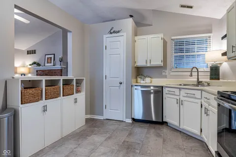 $275,000 | 9526 Settlement Drive West, Indianapolis, IN 46250