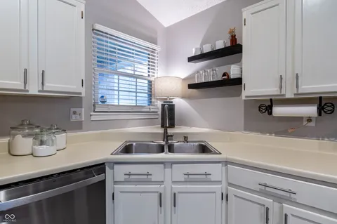 $275,000 | 9526 Settlement Drive West, Indianapolis, IN 46250