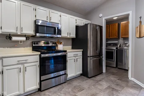 $275,000 | 9526 Settlement Drive West, Indianapolis, IN 46250