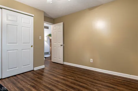 $275,000 | 9526 Settlement Drive West, Indianapolis, IN 46250