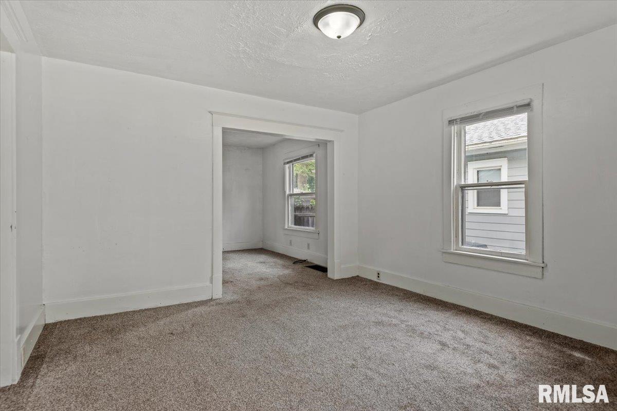 2516 South 10th Street Springfield, IL 62703 - Photo 2 of 34
