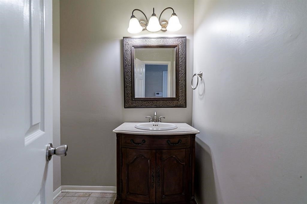 75 Breezy Point Place The Woodlands, TX 77381 - Photo 11 of 19 How lovely is this powder room downstairs!?
