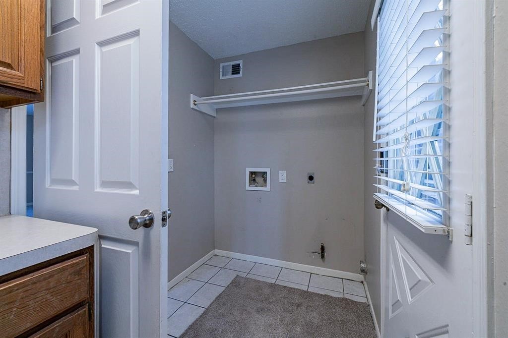 75 Breezy Point Place The Woodlands, TX 77381 - Photo 10 of 19 Utility room has counter, cabinets and drawers!