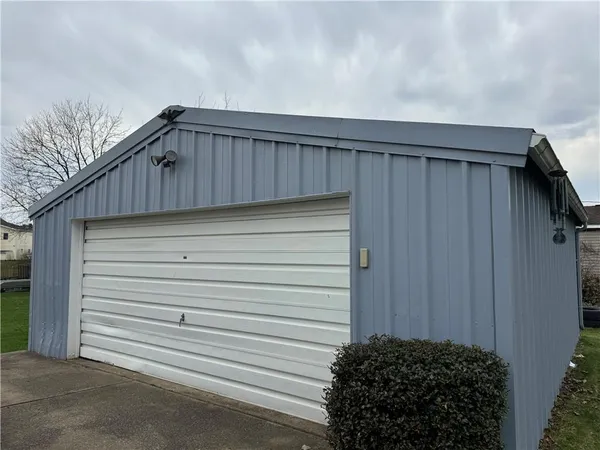 $1,500 | 411 Rainey Avenue, Grove City, PA 16127