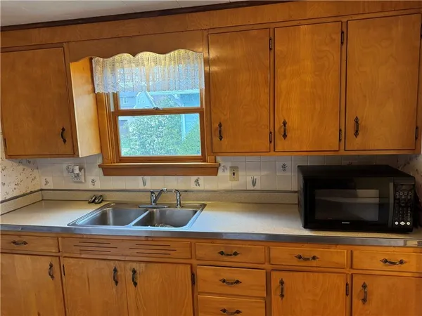 $1,500 | 411 Rainey Avenue, Grove City, PA 16127