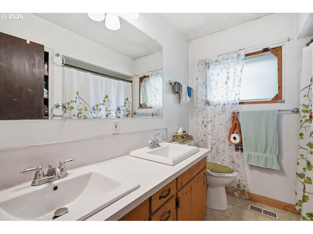 1014 Southeast 175th Place Portland, OR 97233 - Photo 18 of 31