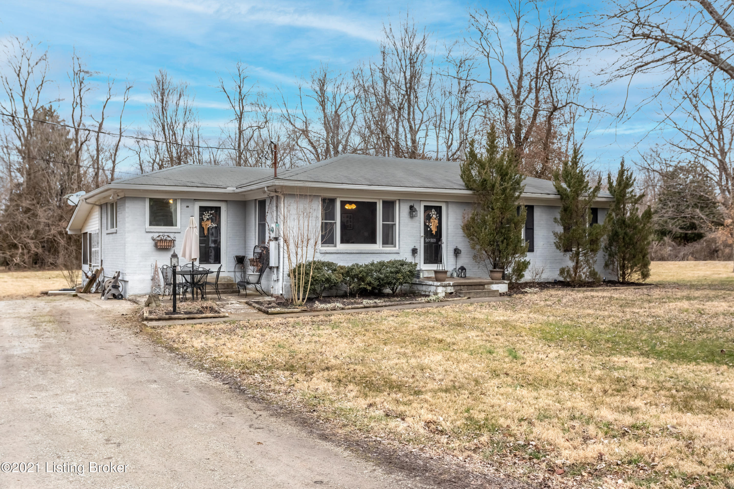 8109 Old Mill Road Pewee Valley, KY 40056 - Photo 5 of 46 H70A0934