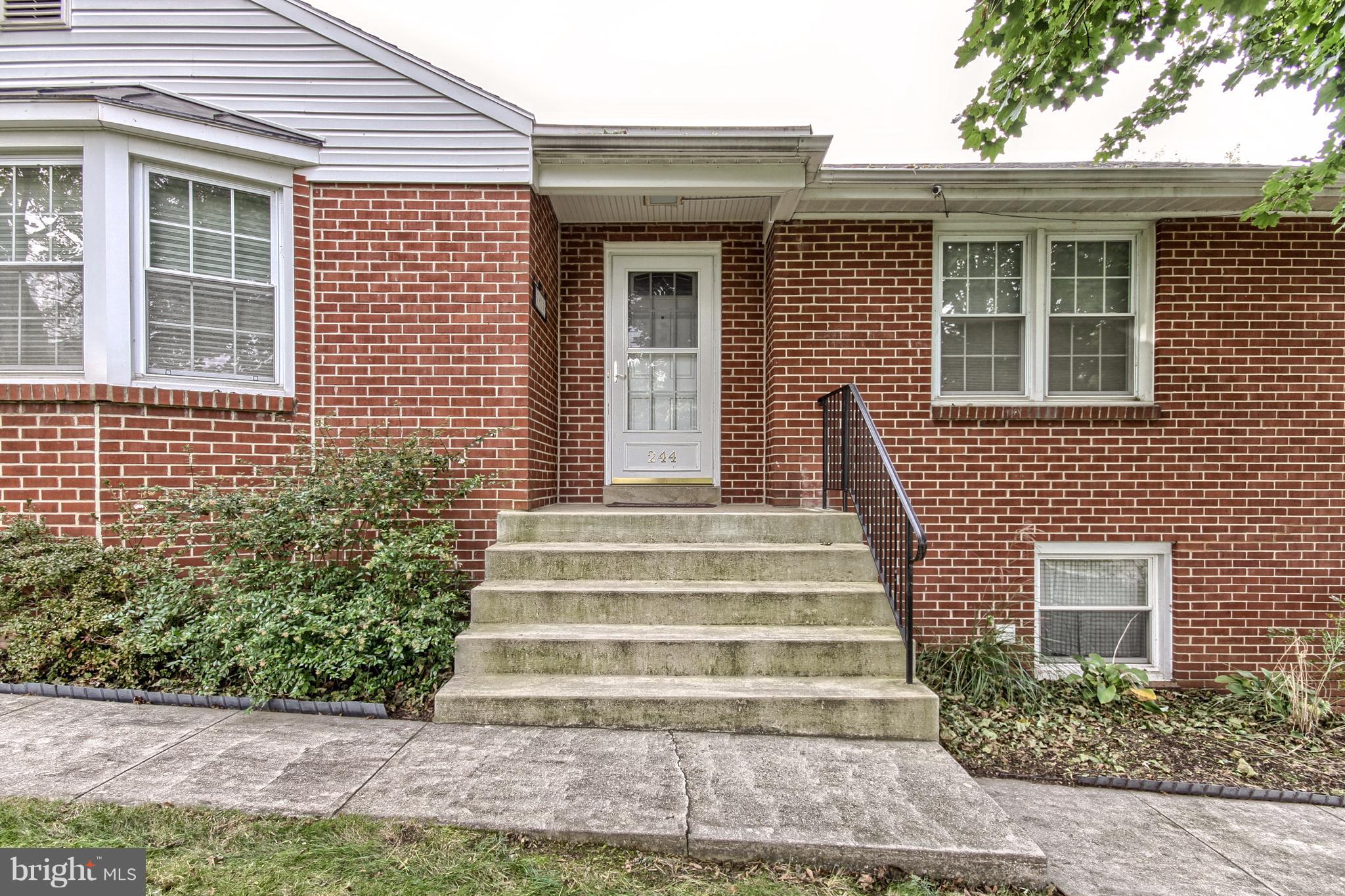 244 Ridge Hill Road Mechanicsburg, PA 17050 - Photo 4 of 63 Gallery Image 4