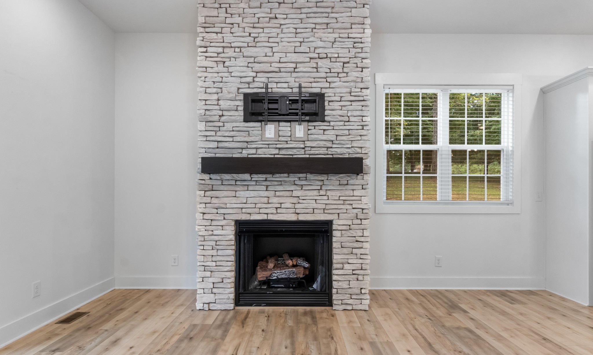 4700 Akin Road Cunningham, TN 37052 - Photo 11 of 36 a living room with a fireplace in it