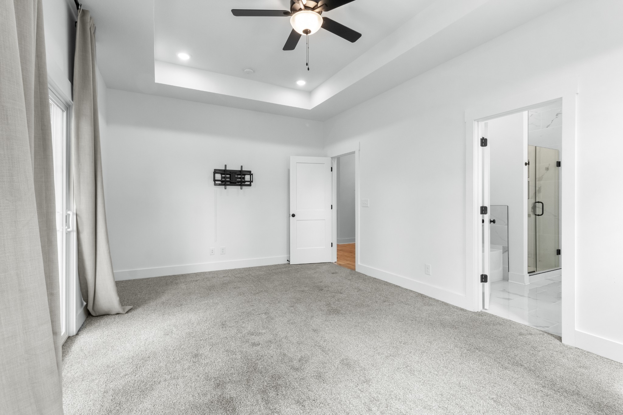 4700 Akin Road Cunningham, TN 37052 - Photo 17 of 36 an empty room with fan and a ceiling fan