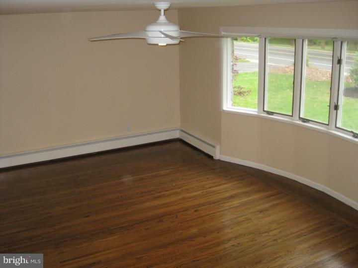 307 Parry Road Cinnaminson, NJ 08077 - Photo 6 of 25 Living Room