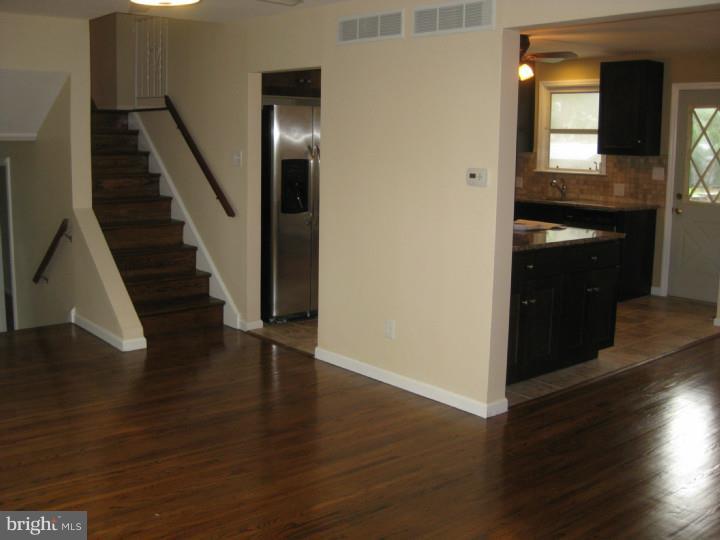 307 Parry Road Cinnaminson, NJ 08077 - Photo 8 of 25 Living Room