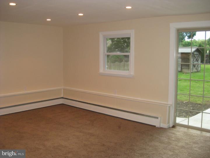 307 Parry Road Cinnaminson, NJ 08077 - Photo 10 of 25 Family Room