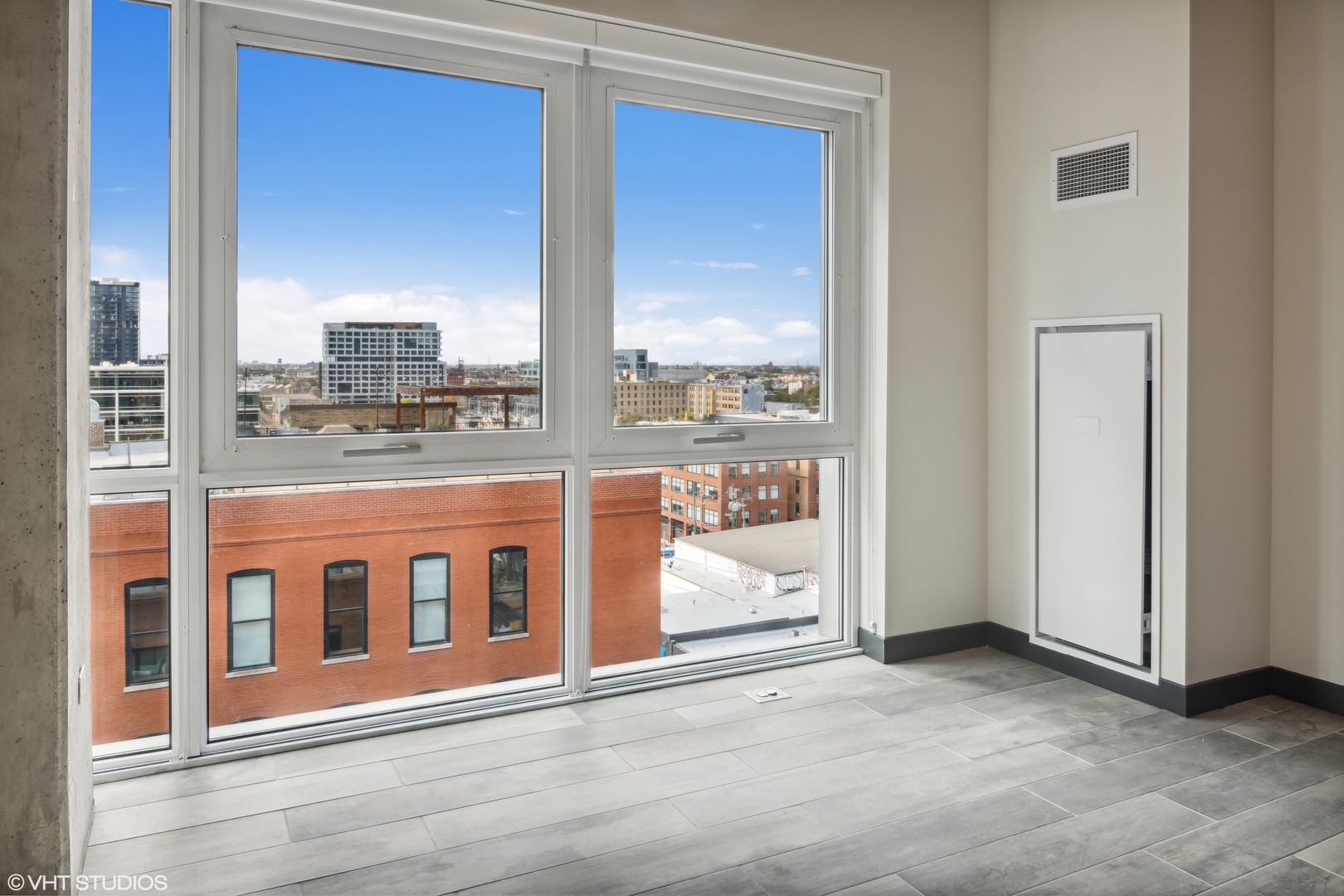 171 North Aberdeen Street, Unit 903 Chicago, IL 60607 - Photo 5 of 15 a view of a large building with a large window