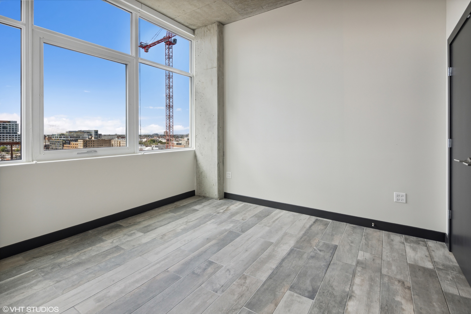 171 North Aberdeen Street, Unit 903 Chicago, IL 60607 - Photo 8 of 15 a view of an empty room with a window