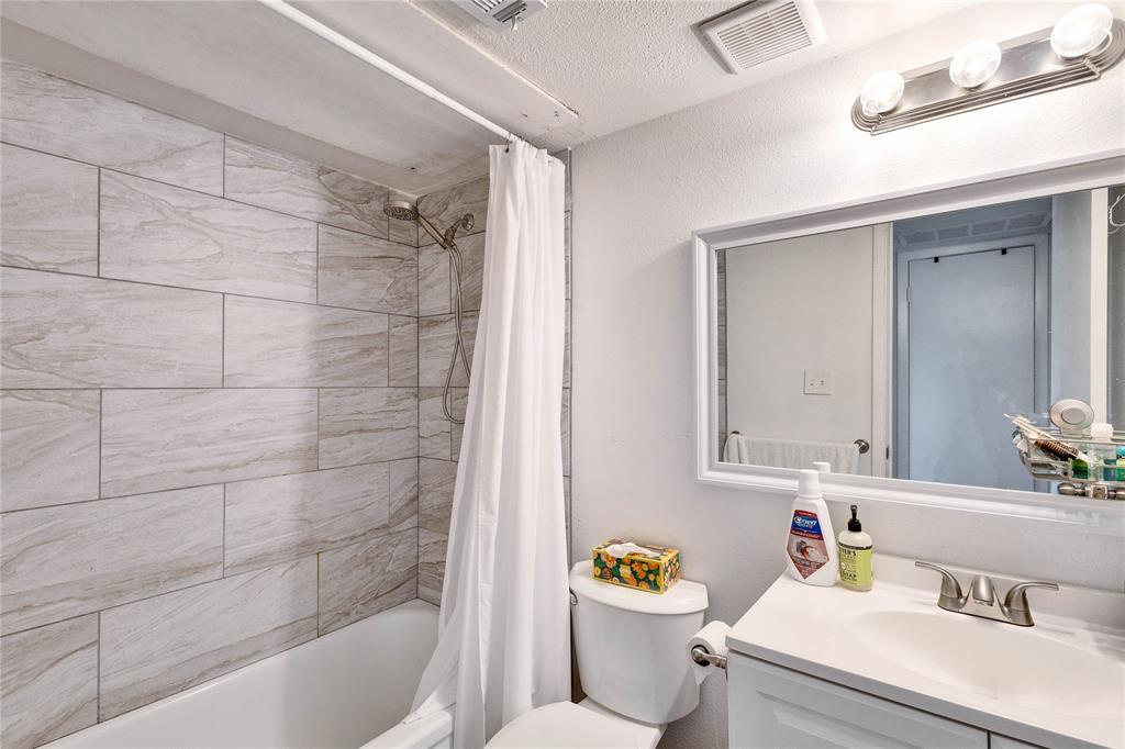 2207 Leon Street, Unit 303 Austin, TX 78705 - Photo 10 of 12 a bathroom with a sink toilet vanity and bathtub