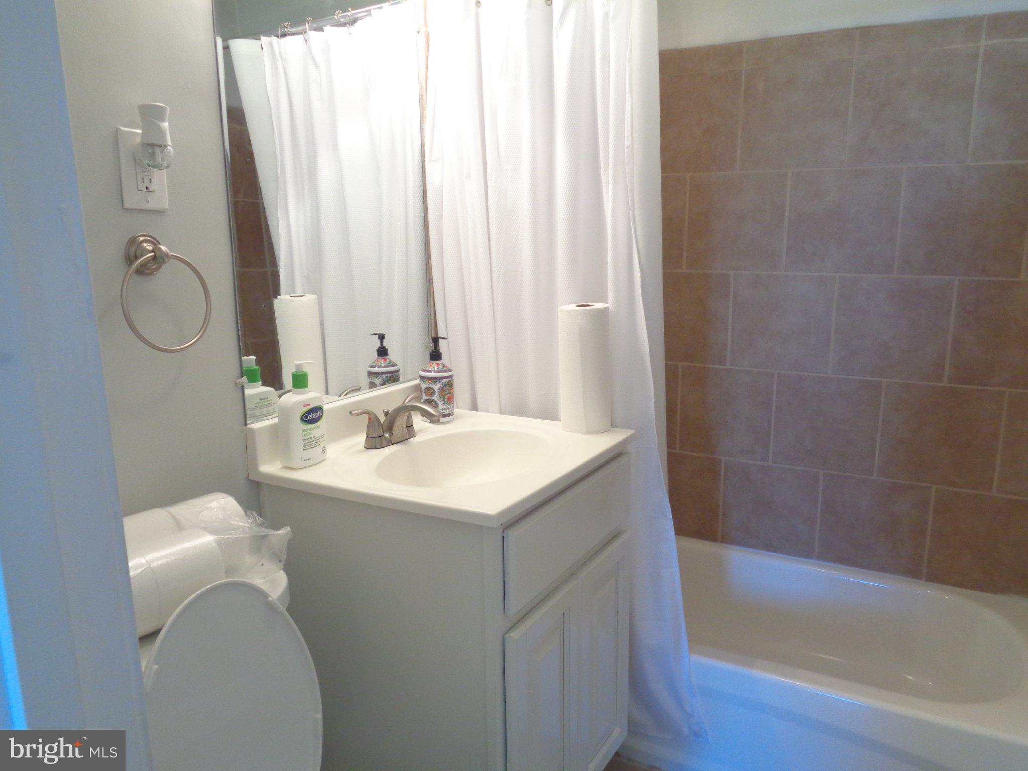 56 Ivy Home Road Hampton, VA 23669 - Photo 26 of 35 Bright and inviting bathroom retreat.