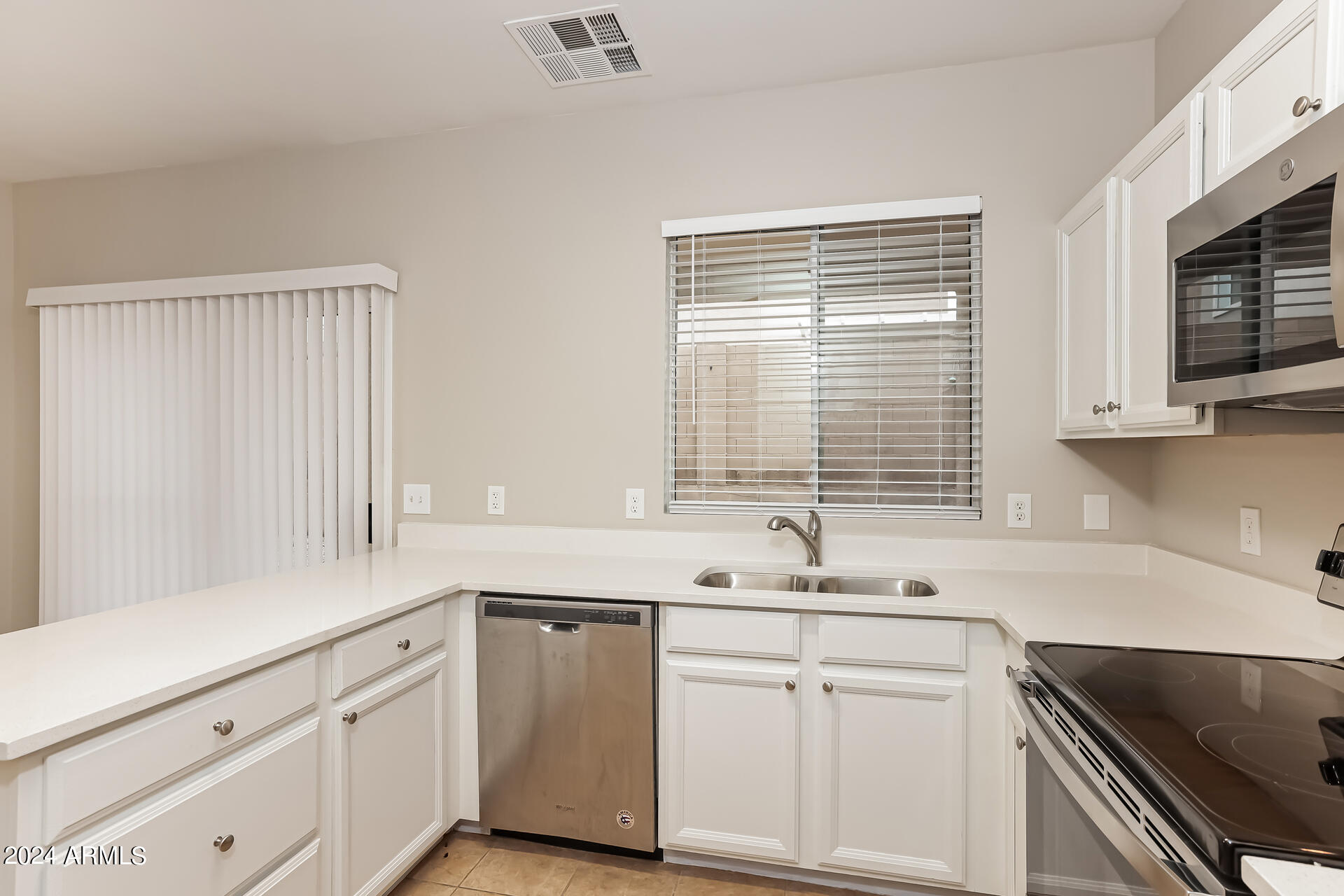 4209 West Maldonado Road Phoenix, AZ 85041 - Photo 10 of 27 011-photo-kitchen-13630276