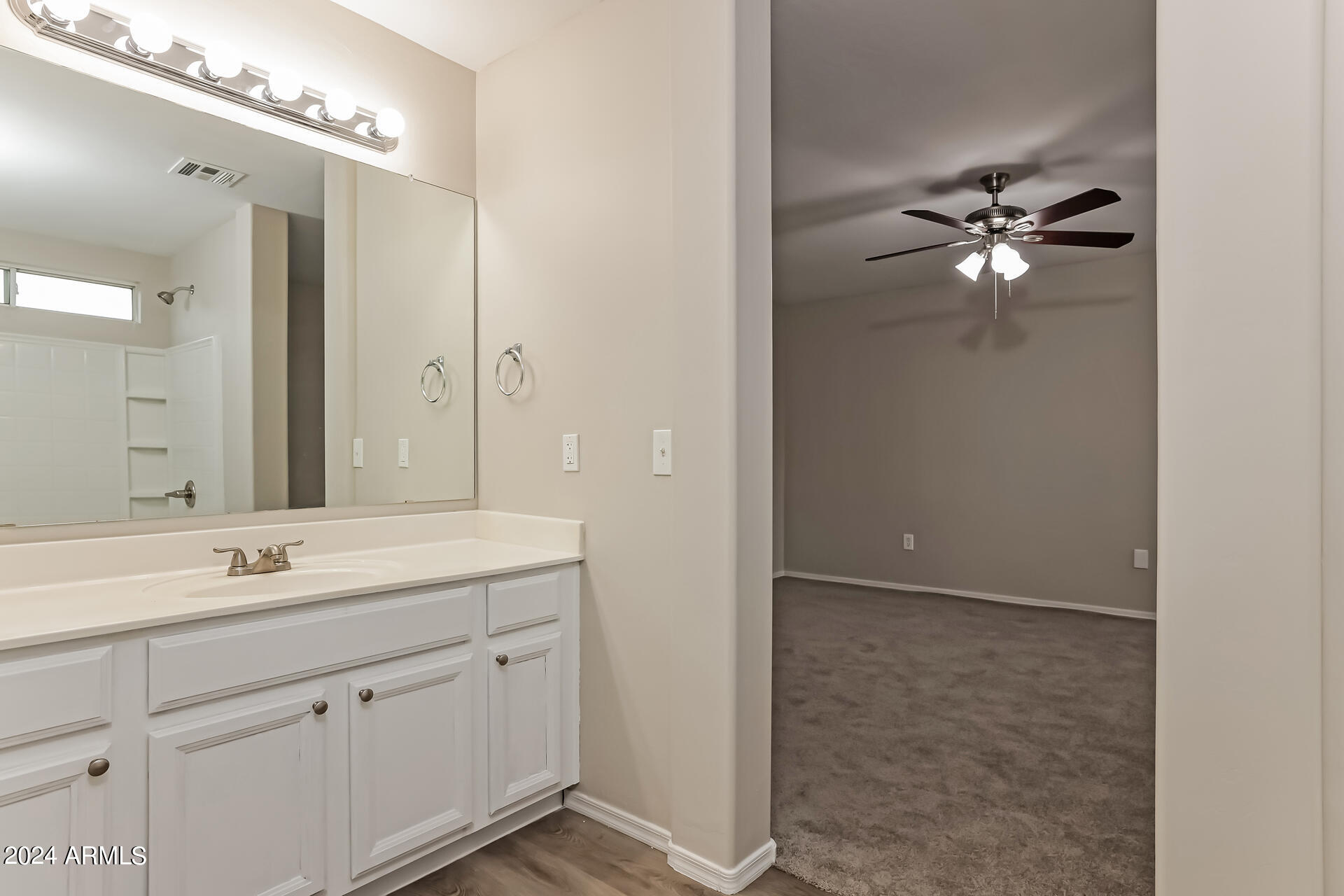 4209 West Maldonado Road Phoenix, AZ 85041 - Photo 19 of 27 020-photo-main-bathroom-13630289