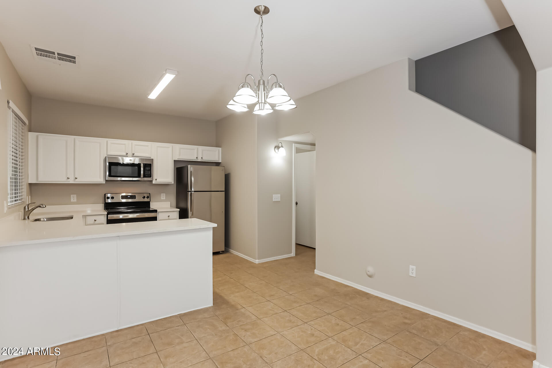 4209 West Maldonado Road Phoenix, AZ 85041 - Photo 8 of 27 009-photo-dining-room-13630297