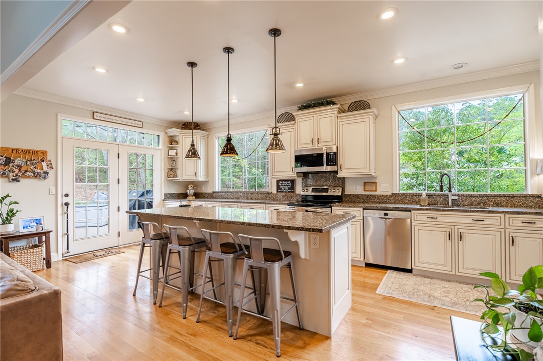 108 Emerald Pointe Drive Seneca, SC 29672 - Photo 13 of 47