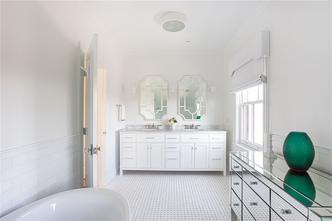 78 Rhode Island Avenue, Unit 8 Newport, RI 02840 - Photo 15 of 29