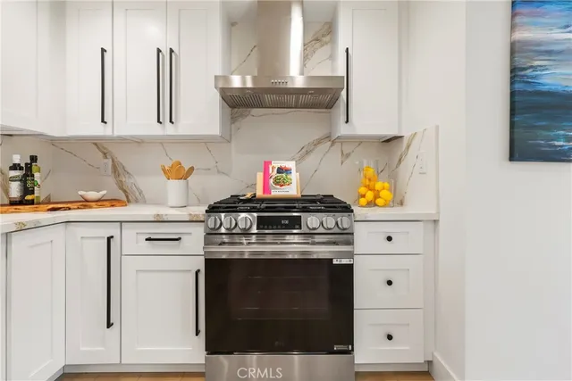 $3,200,000 | 2316 La Linda Place, Newport Beach, CA 92660