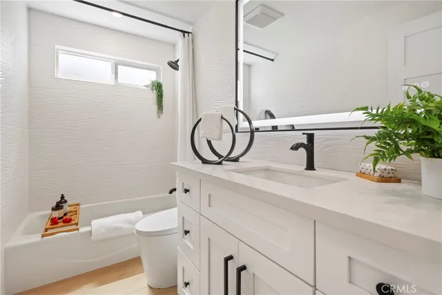 $3,200,000 | 2316 La Linda Place, Newport Beach, CA 92660