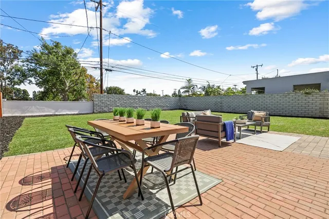 $3,200,000 | 2316 La Linda Place, Newport Beach, CA 92660