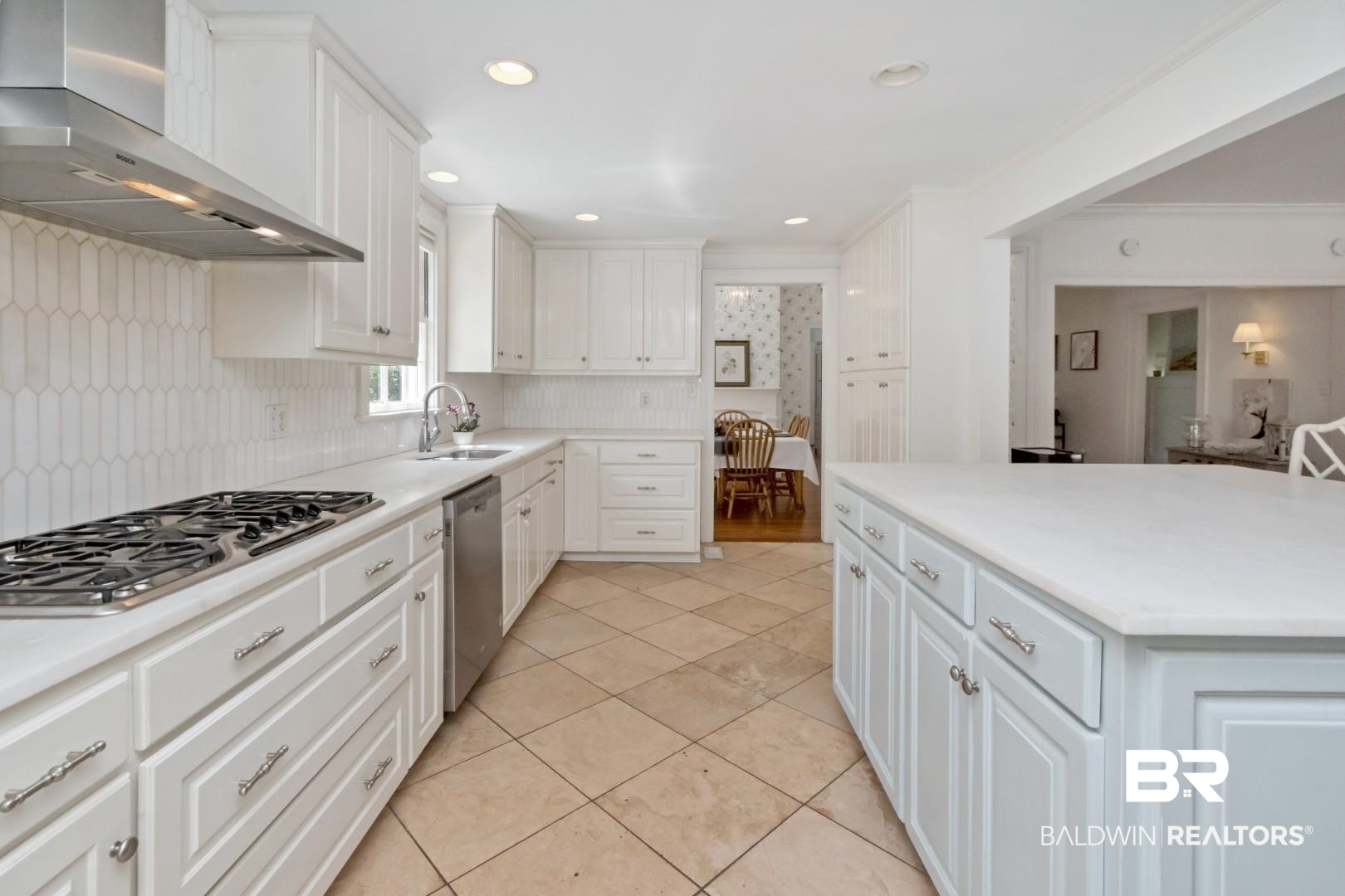 2009 Old Shell Road Mobile, AL 36607 - Photo 18 of 55