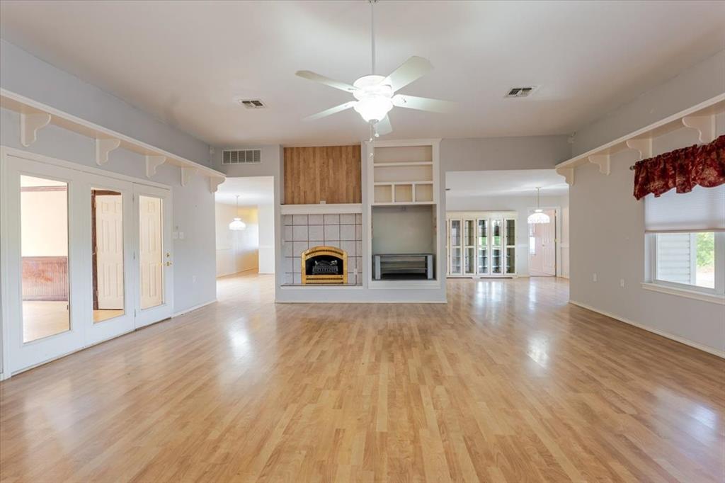 2400 Carter Road Springtown, TX 76082 - Photo 6 of 36