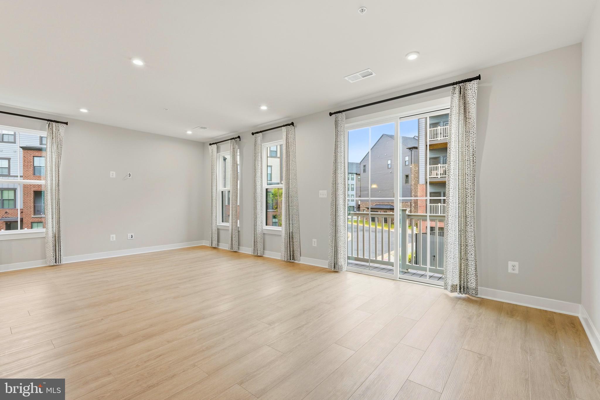 14540 George Carter Way, Unit 290 Chantilly, VA 20151 - Photo 15 of 77