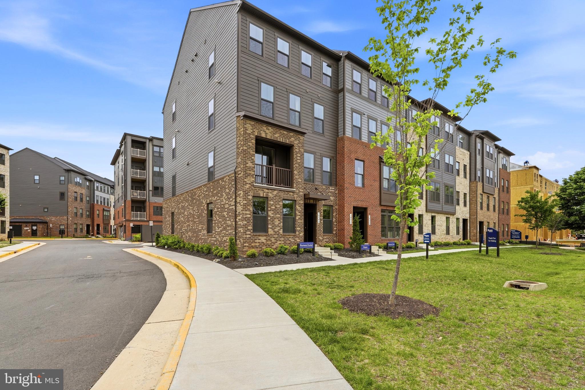 14540 George Carter Way, Unit 290 Chantilly, VA 20151 - Photo 4 of 77