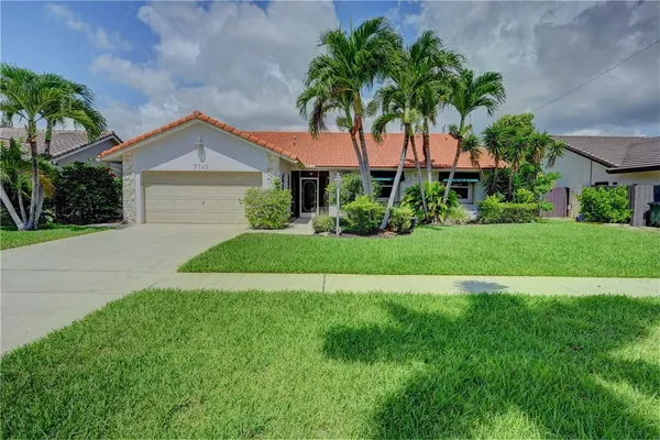 $4,600 | 7743 West Country Club Boulevard, Boca Raton, FL 33487