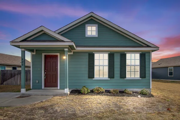 $190,000 | 420 Halfmoon Drive, Lockhart, TX 78644