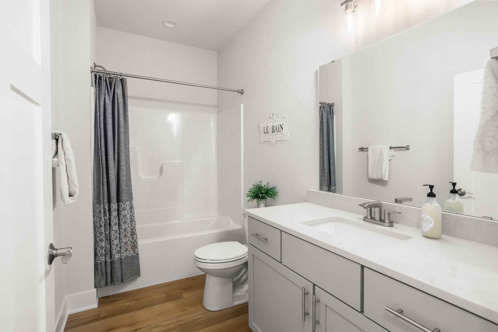 N28-w25285 Pkwy Rdg Circle, Unit C Pewaukee, WI 53072 - Photo 18 of 41 Bathroom # 2