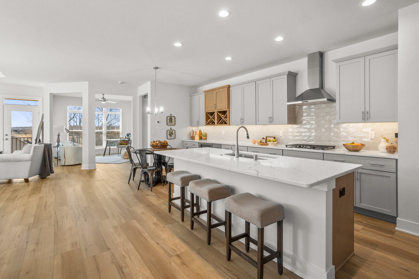 N28-w25285 Pkwy Rdg Circle, Unit C Pewaukee, WI 53072 - Photo 2 of 41 Walk in to a Gorgeous Kitchen!