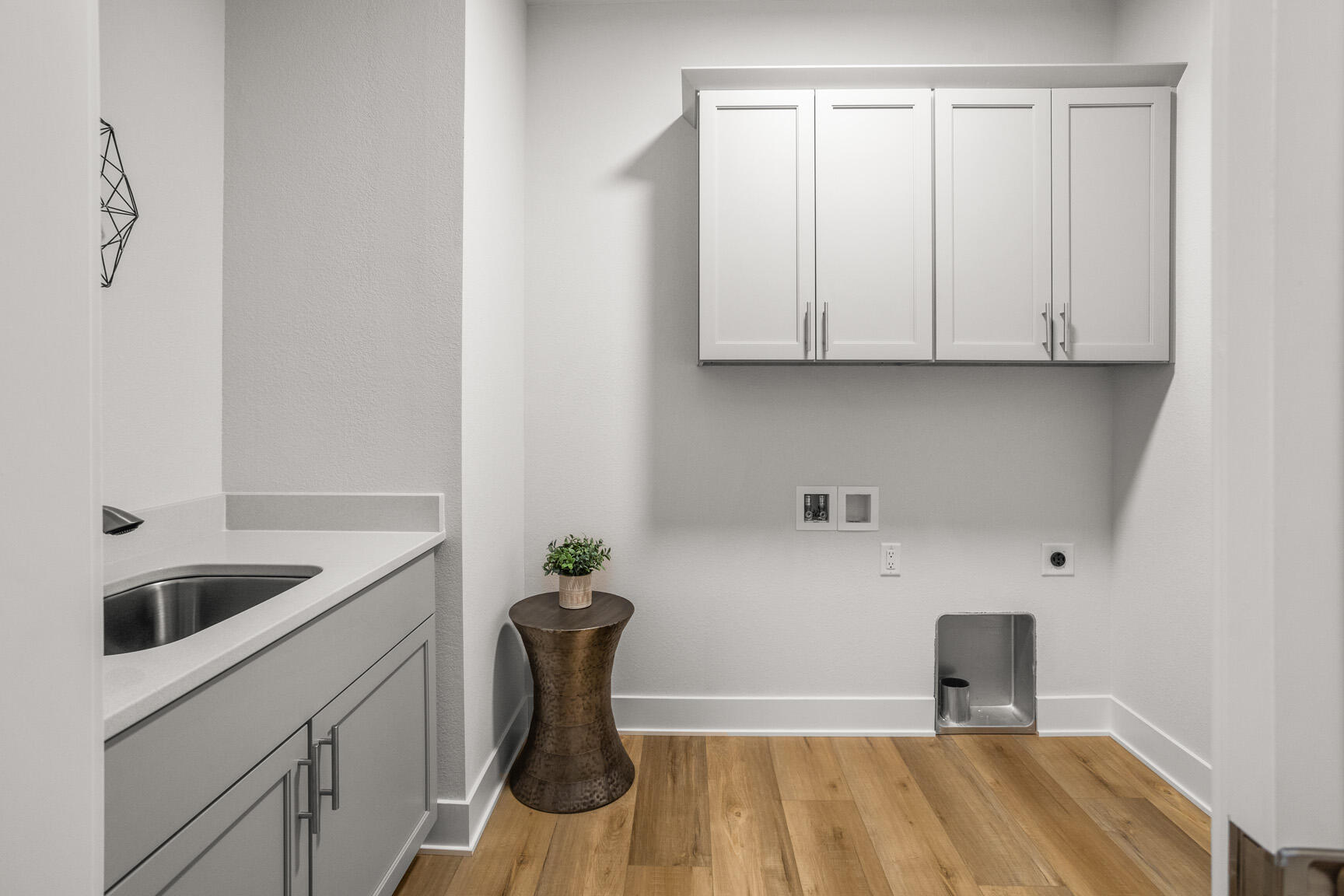 N28-w25285 Pkwy Rdg Circle, Unit C Pewaukee, WI 53072 - Photo 20 of 41 Laundry Area