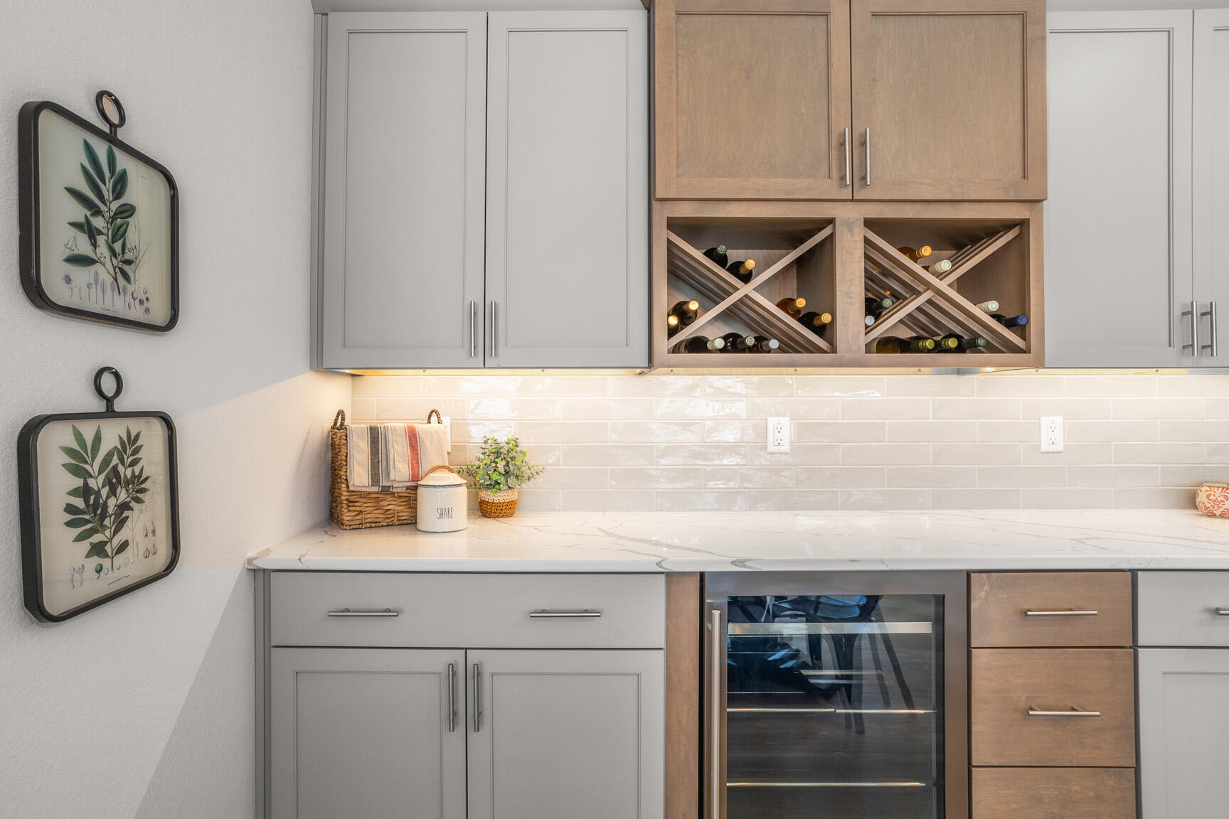 N28-w25285 Pkwy Rdg Circle, Unit C Pewaukee, WI 53072 - Photo 24 of 41 Closer Look at Kitchen Finishes