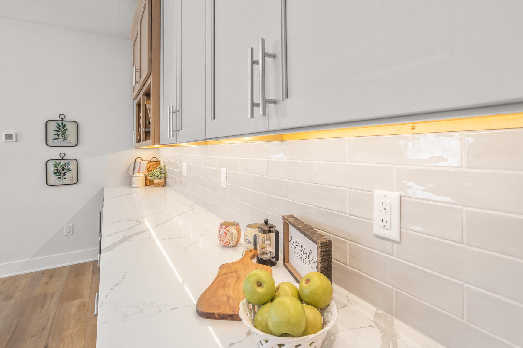 N28-w25285 Pkwy Rdg Circle, Unit C Pewaukee, WI 53072 - Photo 25 of 41 A Closer Look at Kitchen Finishes