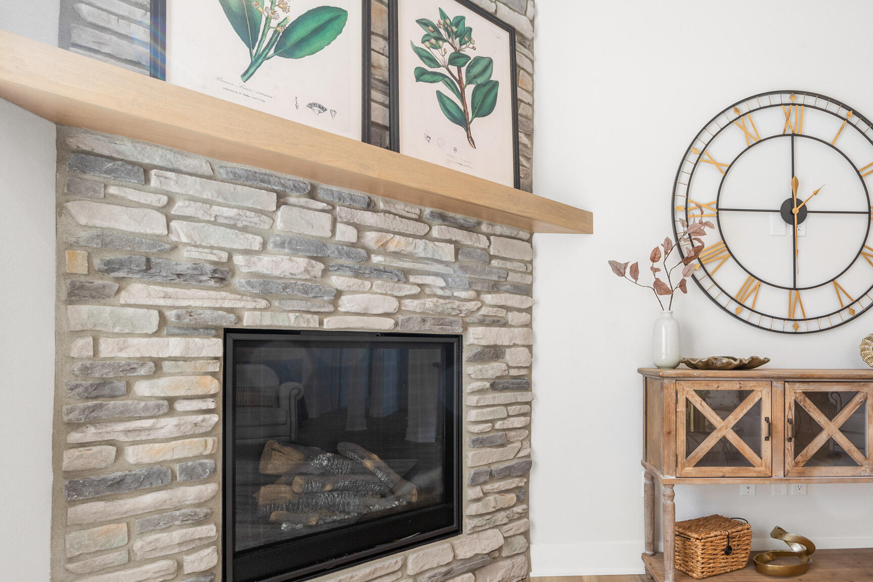 N28-w25285 Pkwy Rdg Circle, Unit C Pewaukee, WI 53072 - Photo 26 of 41 Stone Gas Fireplace