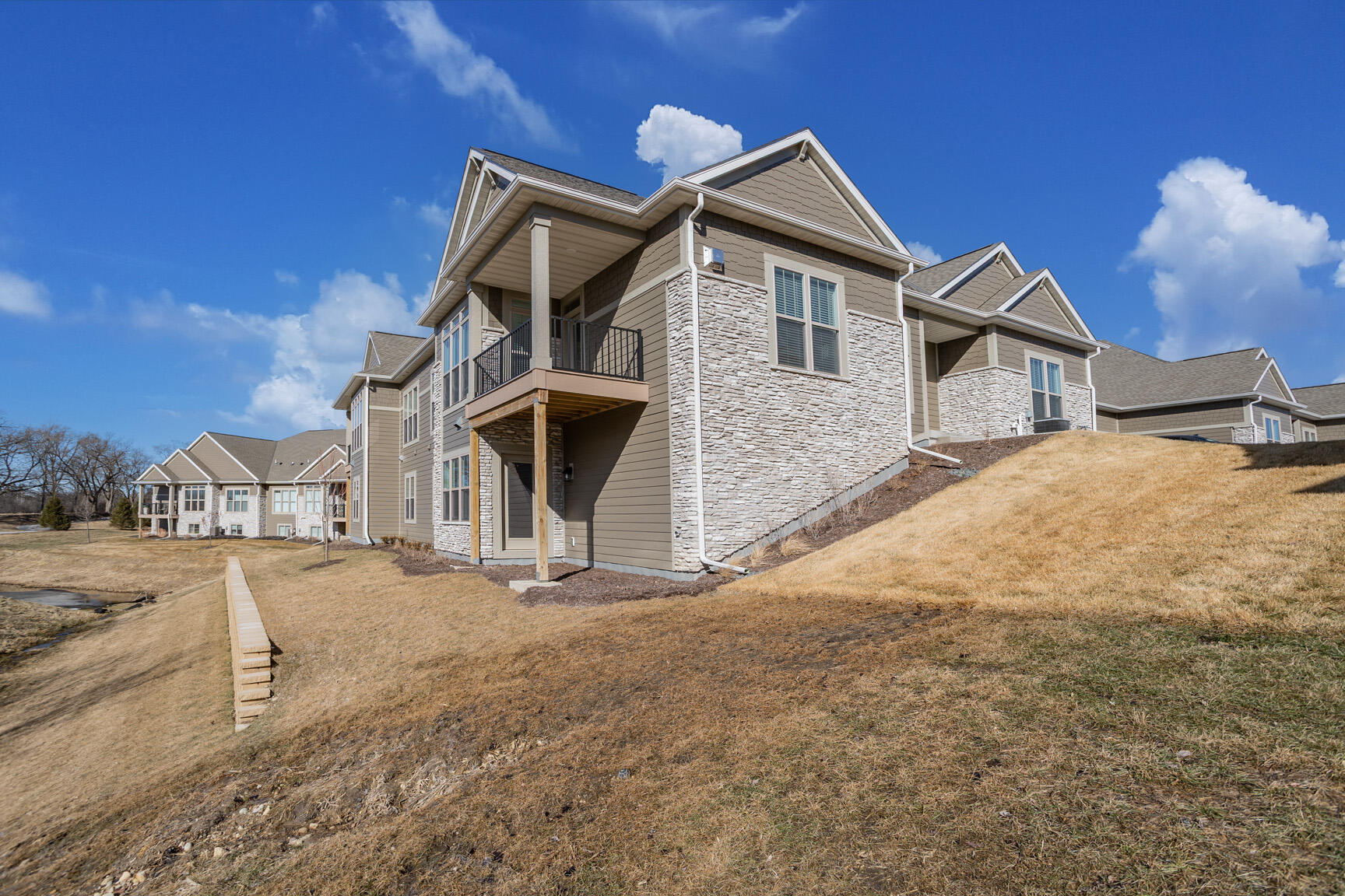 N28-w25285 Pkwy Rdg Circle, Unit C Pewaukee, WI 53072 - Photo 29 of 41 Outside View