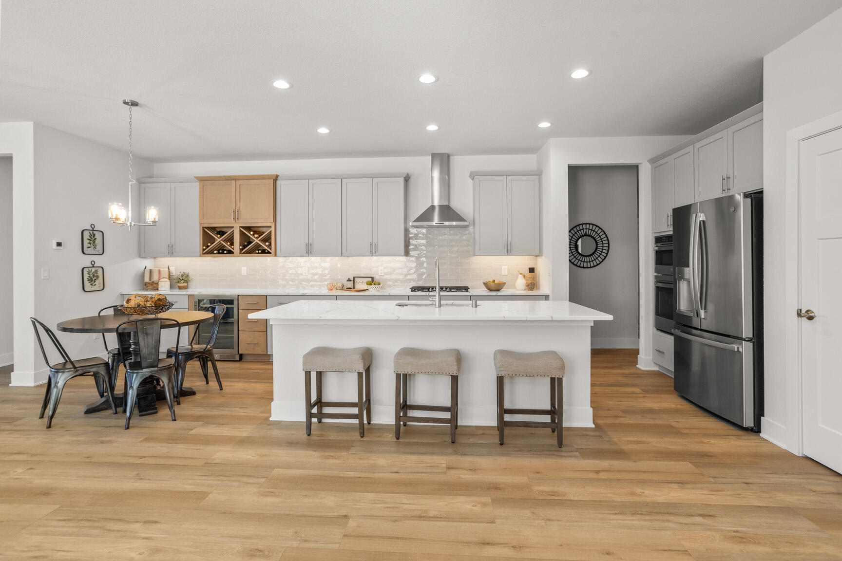 N28-w25285 Pkwy Rdg Circle, Unit C Pewaukee, WI 53072 - Photo 3 of 41 Spacious Island