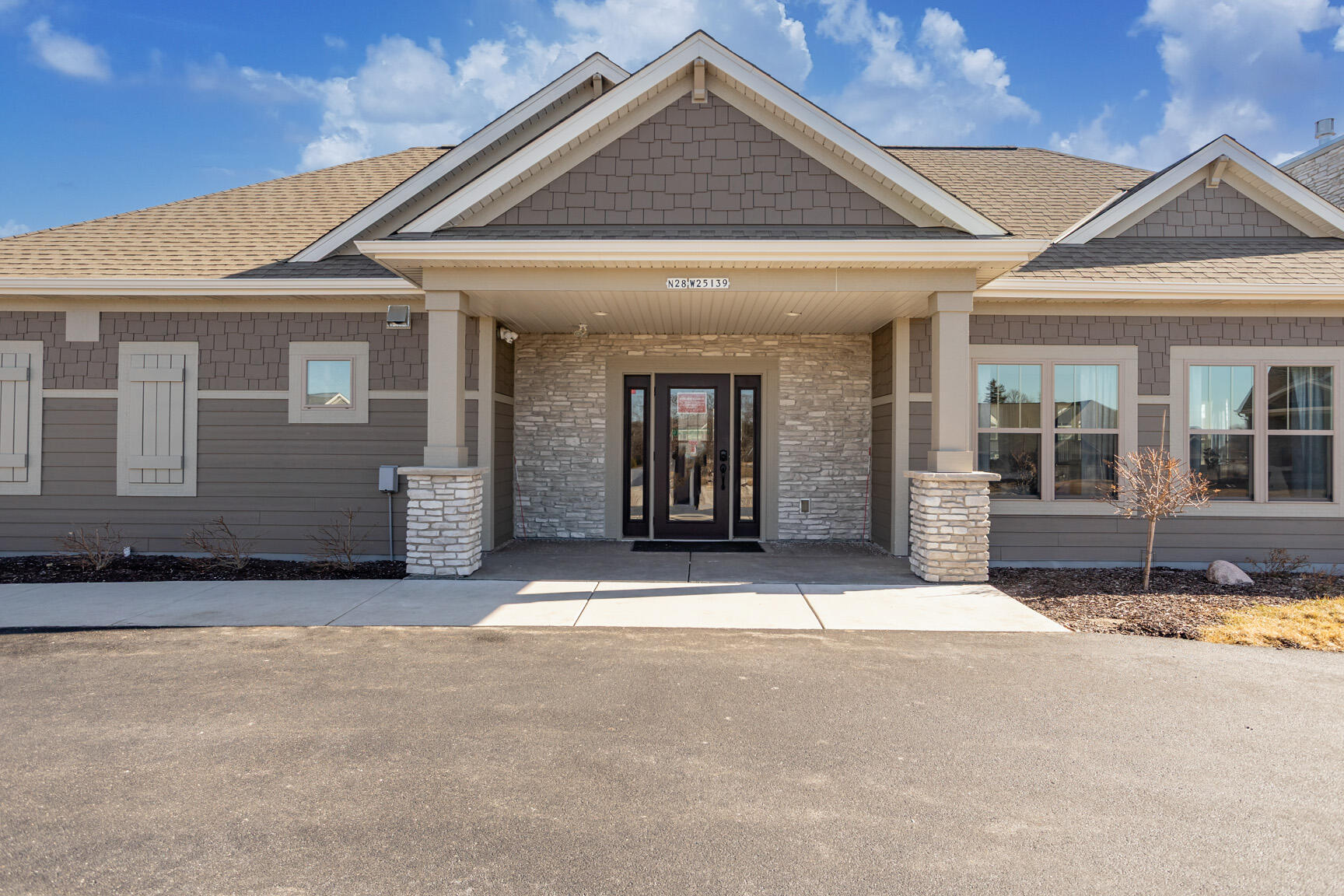 N28-w25285 Pkwy Rdg Circle, Unit C Pewaukee, WI 53072 - Photo 34 of 41 Clubhouse Entrance